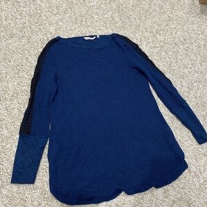 Soft surroundings Blue Long Sleeve waffle knit top with Black Accents